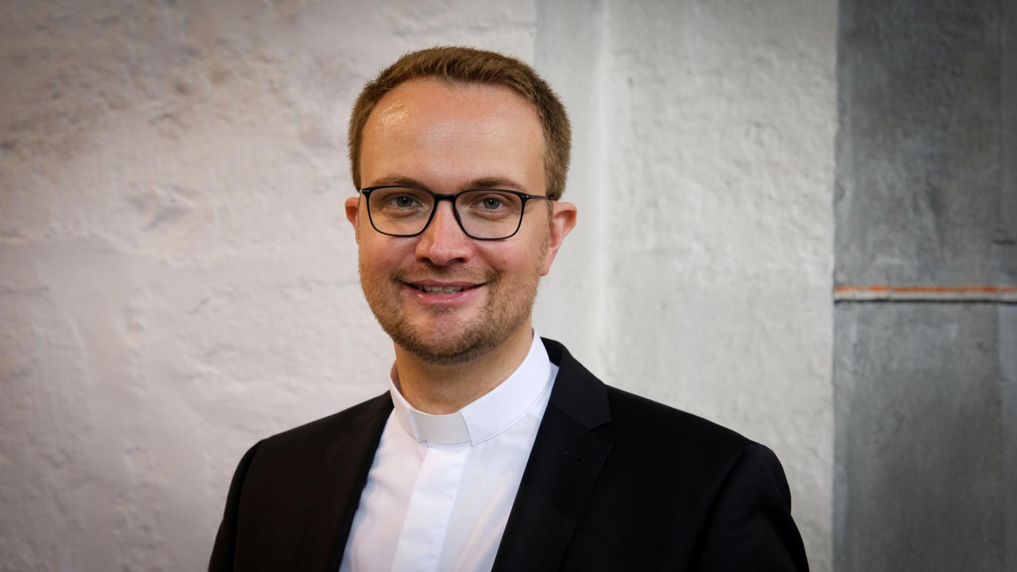Ist weiterhin mit der Restaurierung beschäftigt: Pfarrer Dr. Andreas Möhlig.