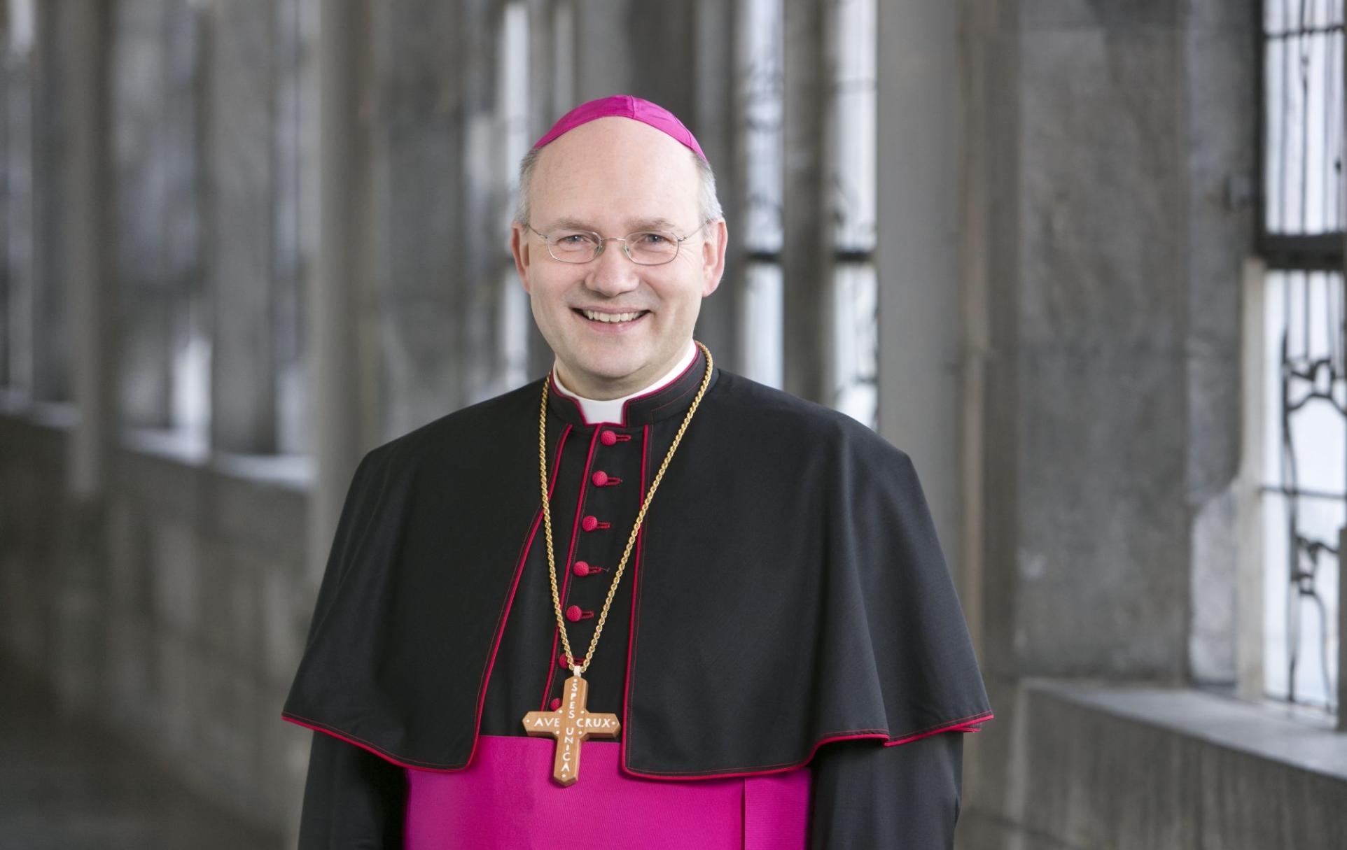 Bischof Dr. Helmut Dieser