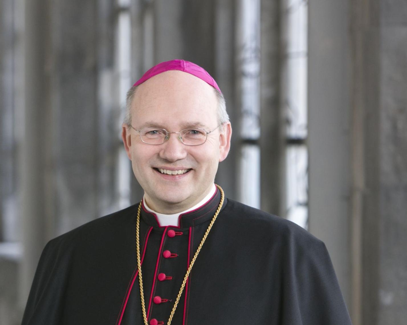 Bischof Dr. Helmut Dieser