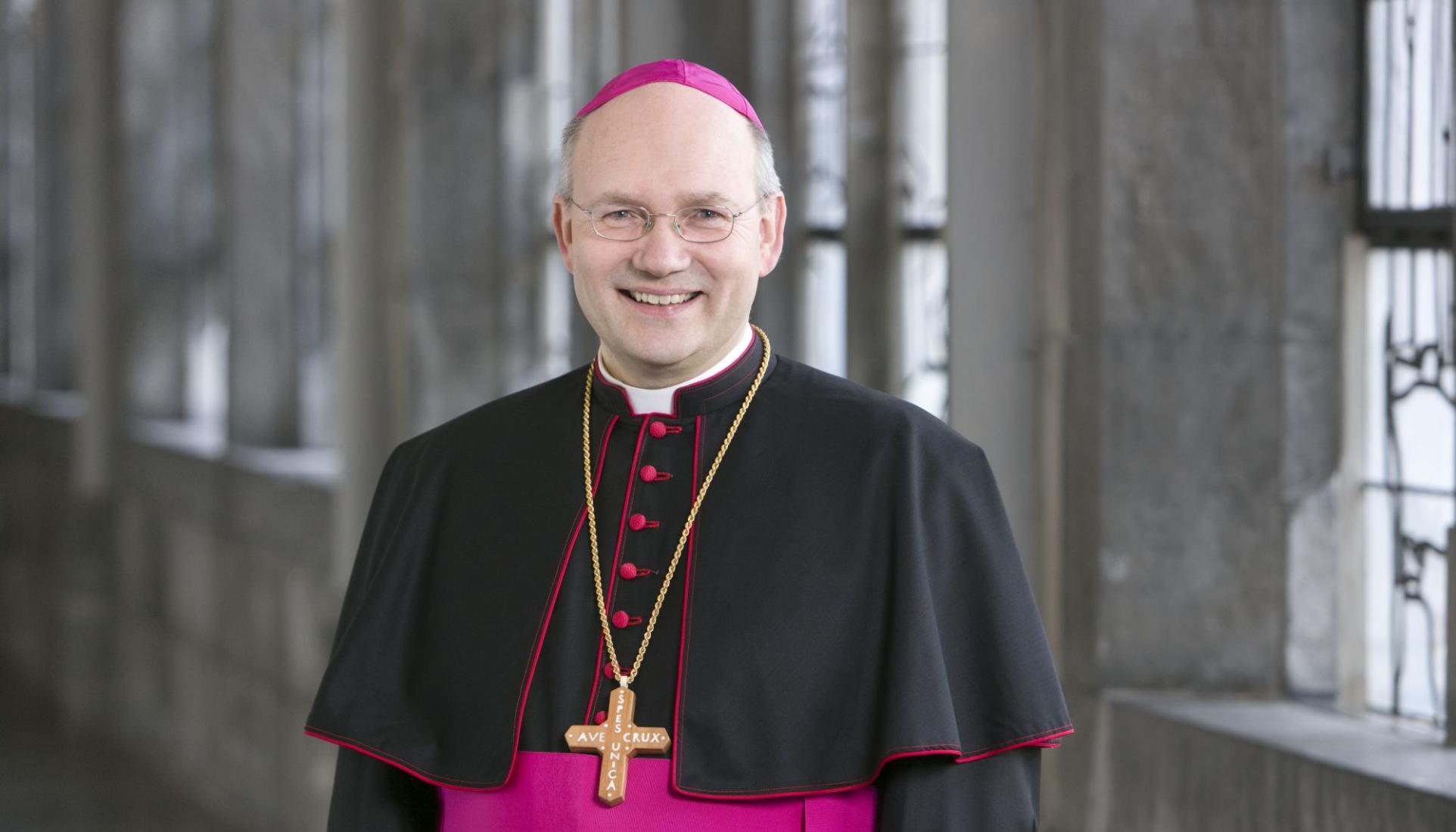 Bischof Dr. Helmut Dieser