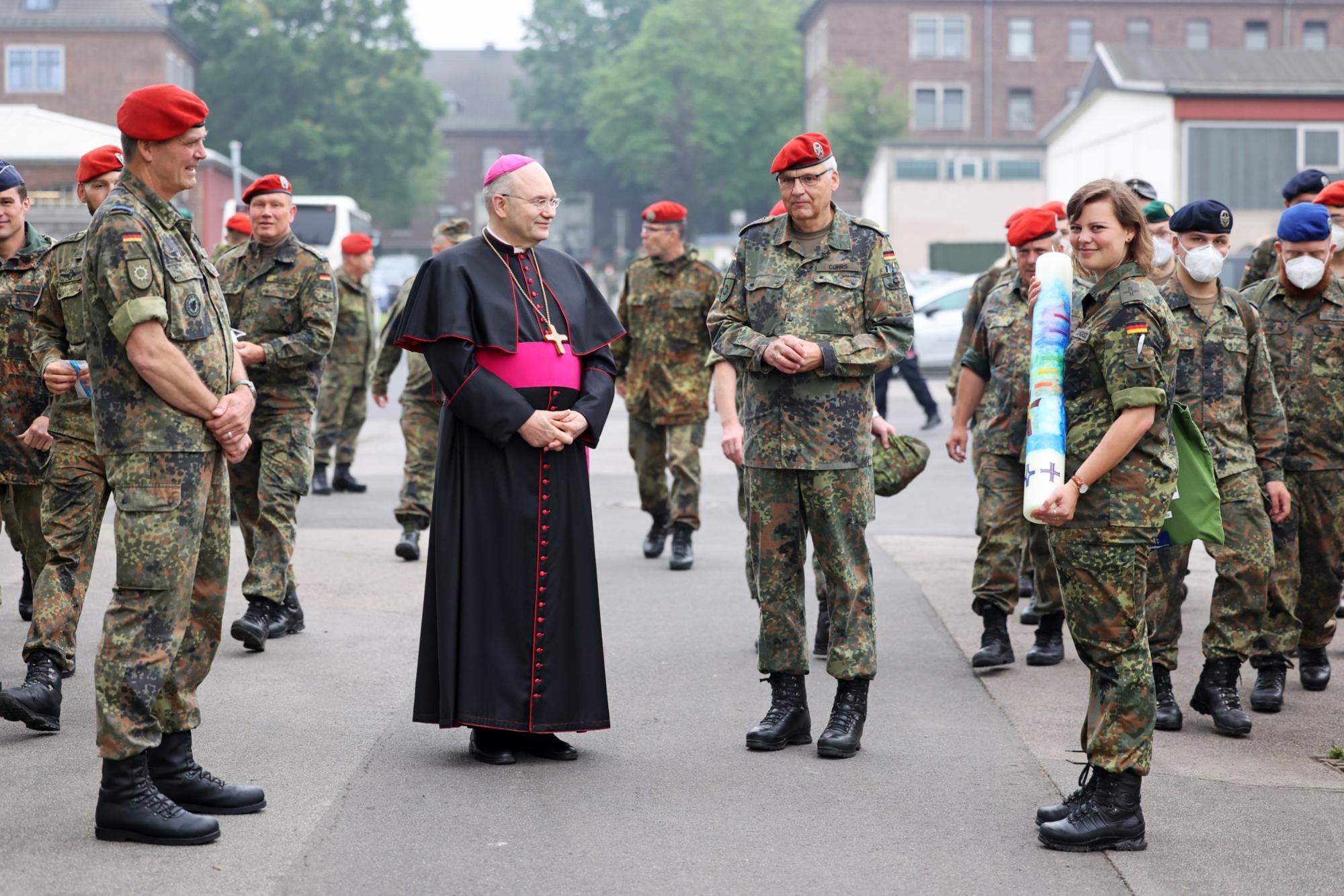 Friedensgottesdienst mit 300 Soldatinnen und Soldaten in der Lützow-Kaserne