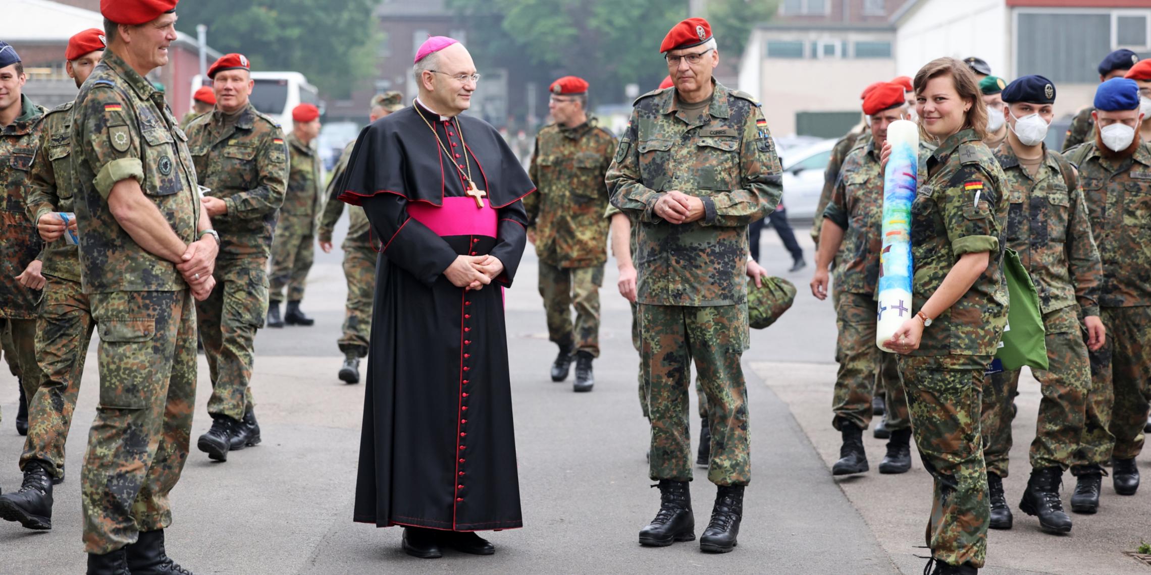 Friedensgottesdienst mit 300 Soldatinnen und Soldaten in der Lützow-Kaserne