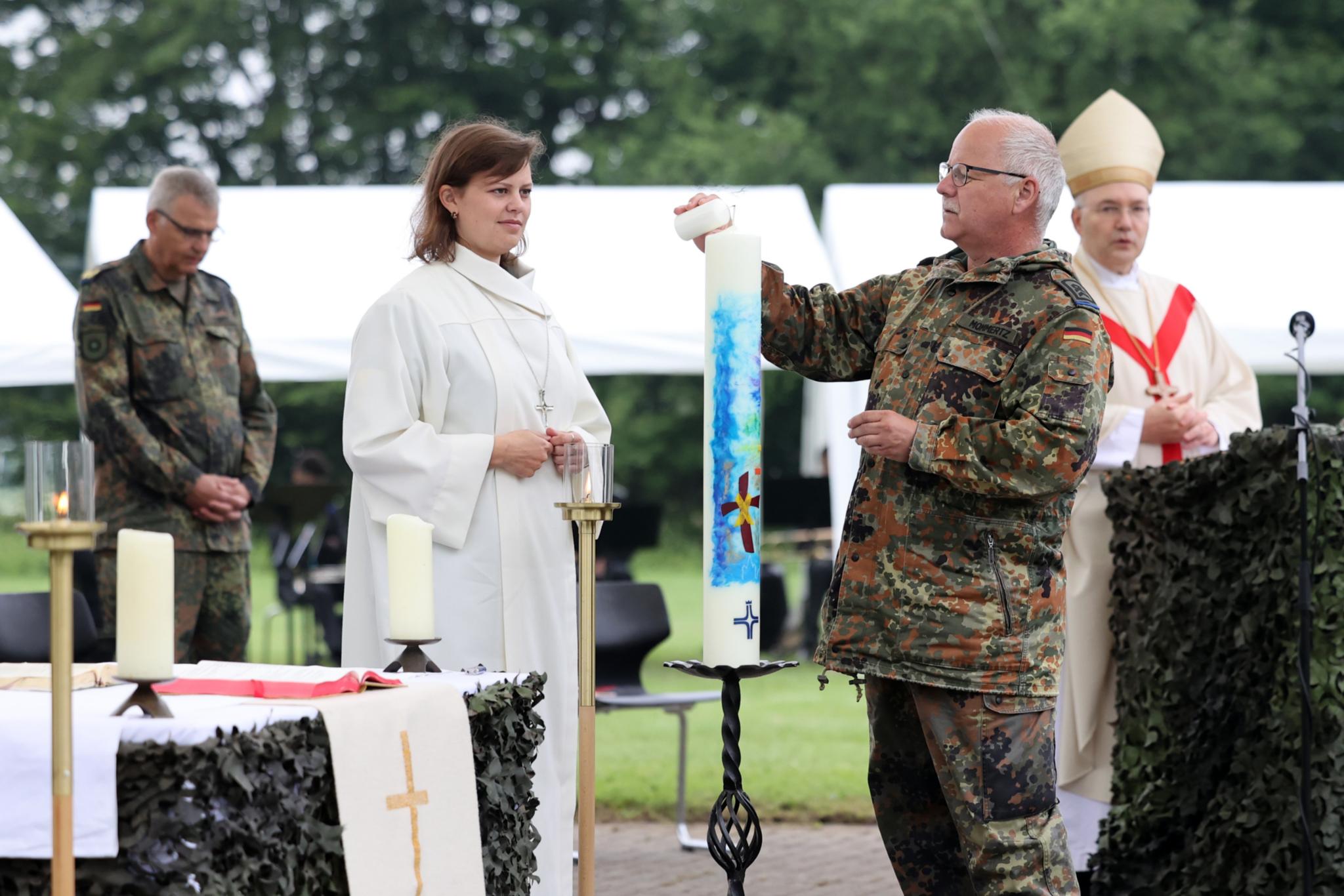 Friedensgottesdienst mit 300 Soldatinnen und Soldaten in der Lützow-Kaserne