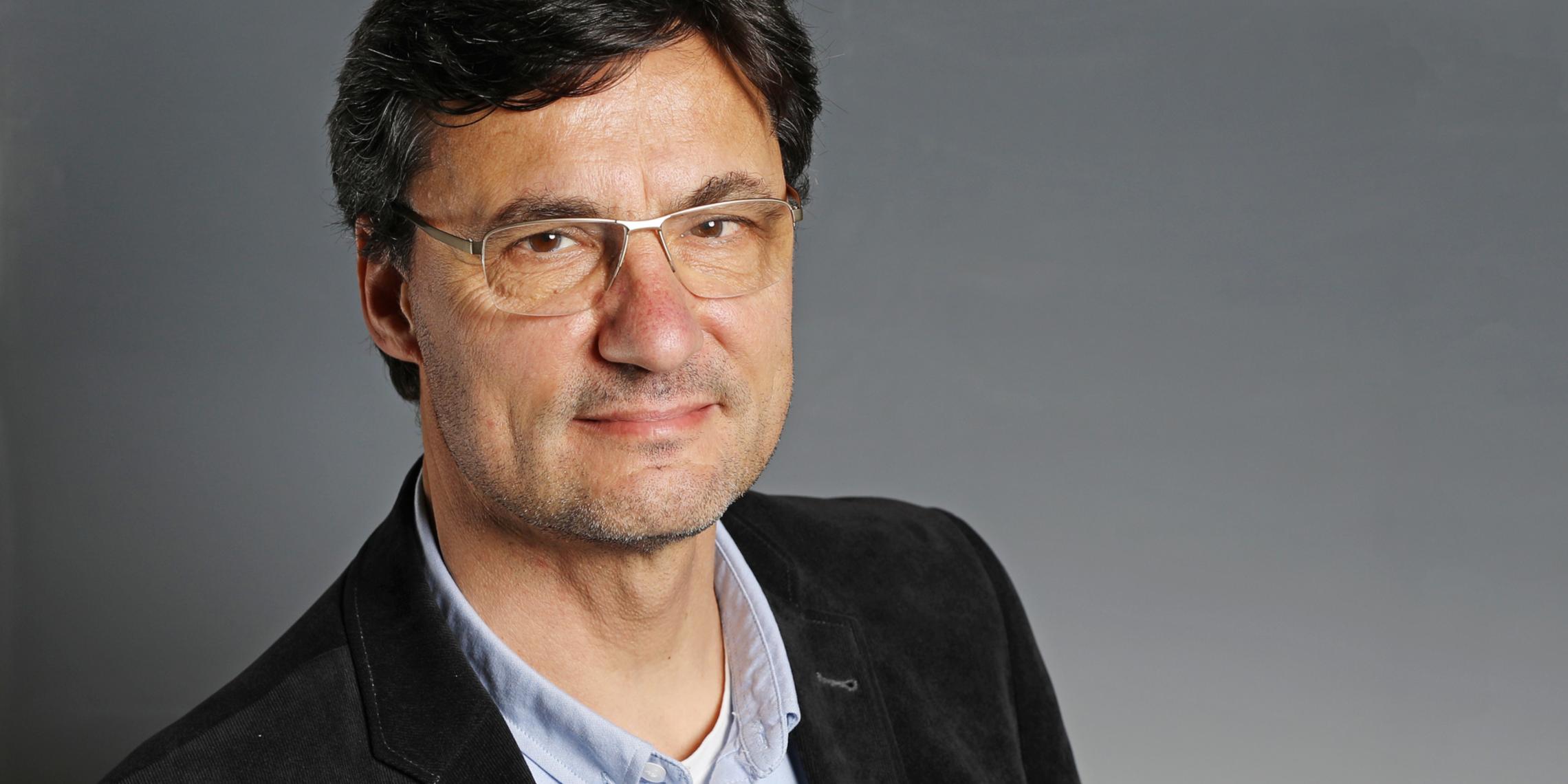 Bernhard Stenmans, Leiter des Fachbereichs Bauen und Denkmalpflege im Bistum Aachen, weiß, wie viele Kirchen durch das Hochwasser geschädigt wurden.