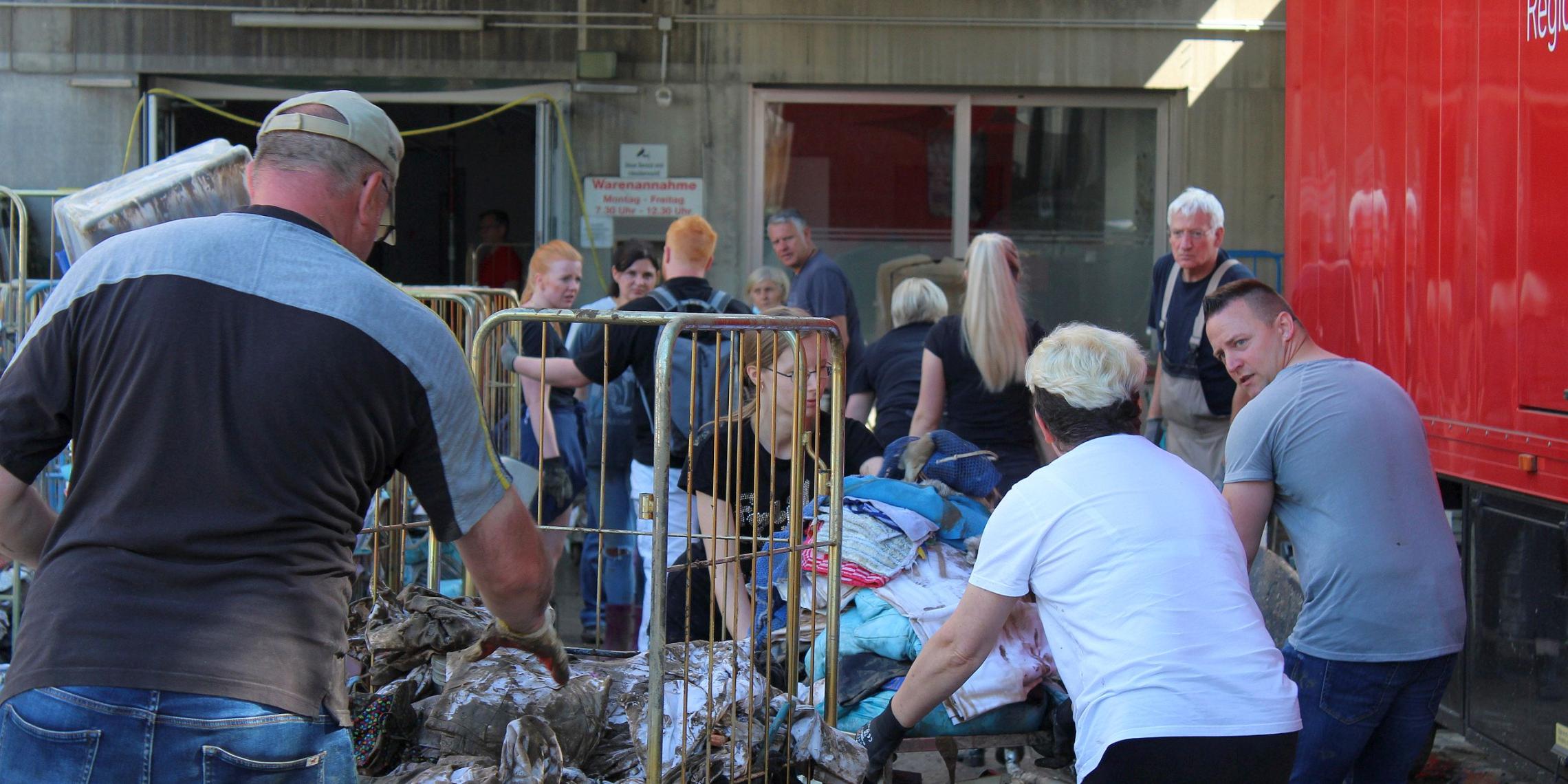 Nach dem Hochwasser folgt das Aufräumen: wie hier im St.-Antonius-Hospital in Eschweiler.