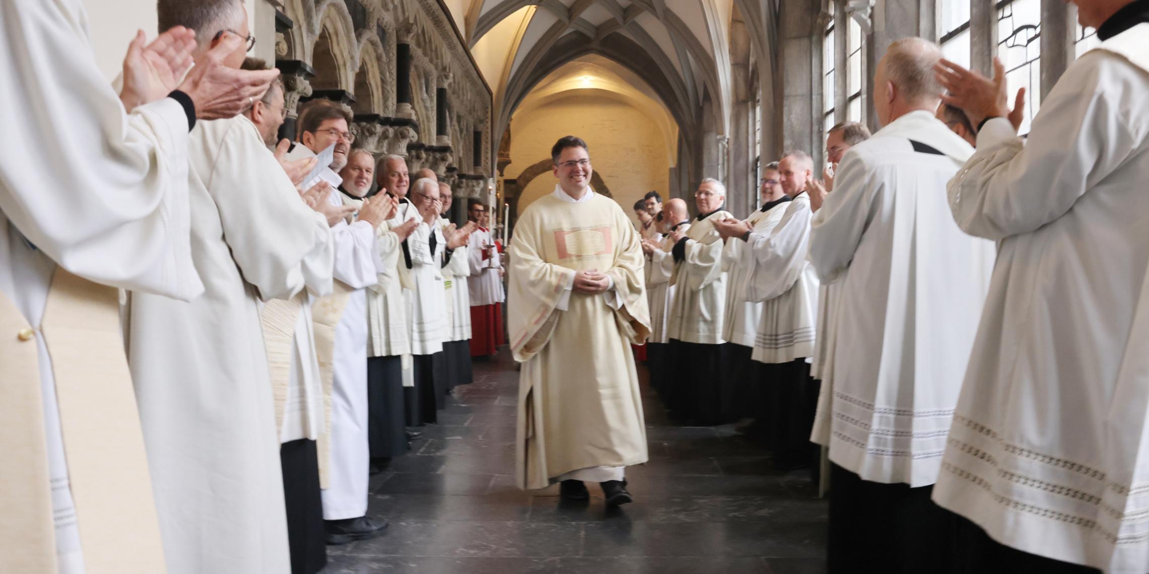 Markus Kurtenbach wird als Diakon begrüßt