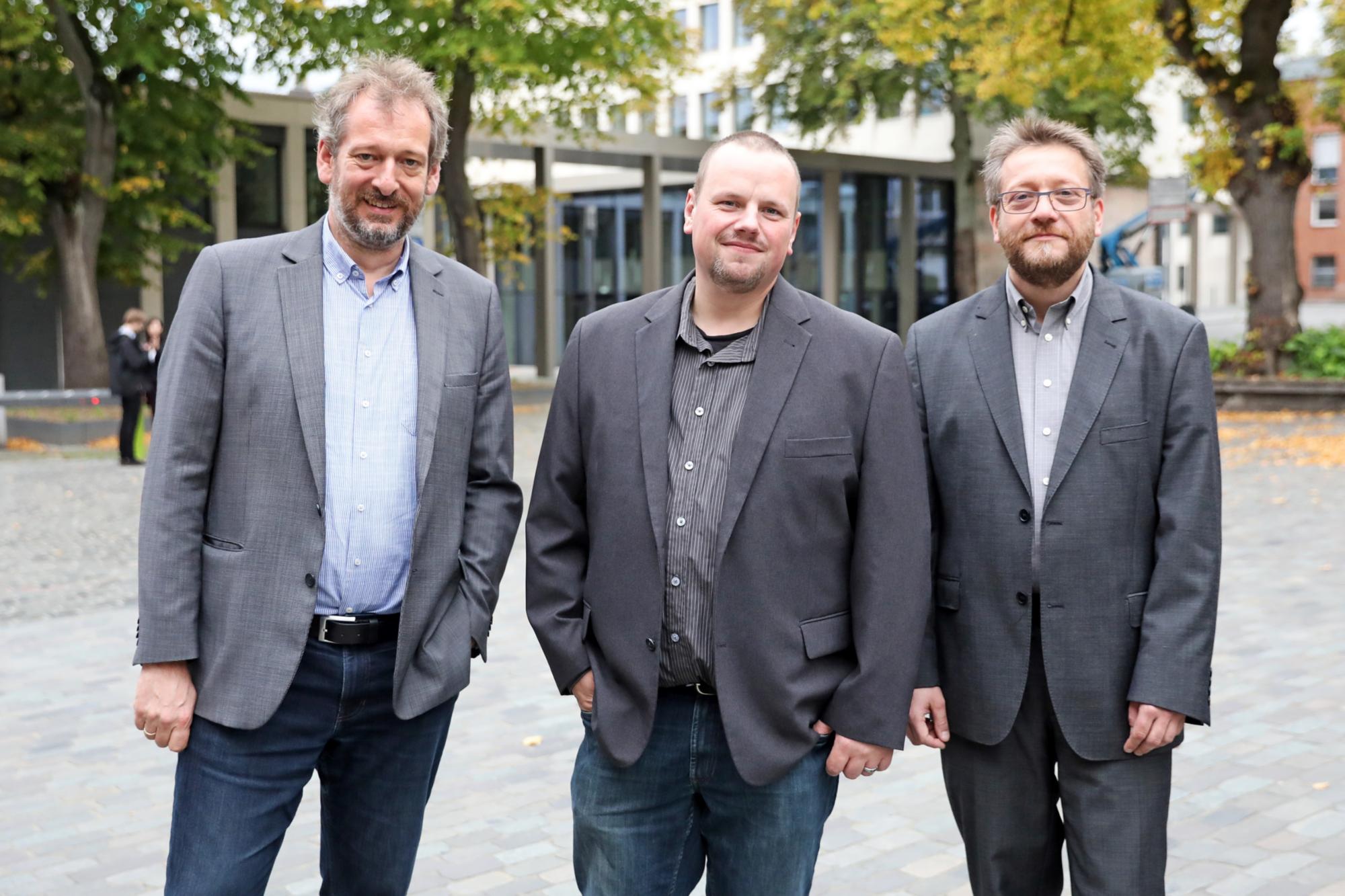 Werden zu Ständigen Diakonen geweiht: Markus Offner (v.l.), Christian Harttig und Daniel Ohlig.