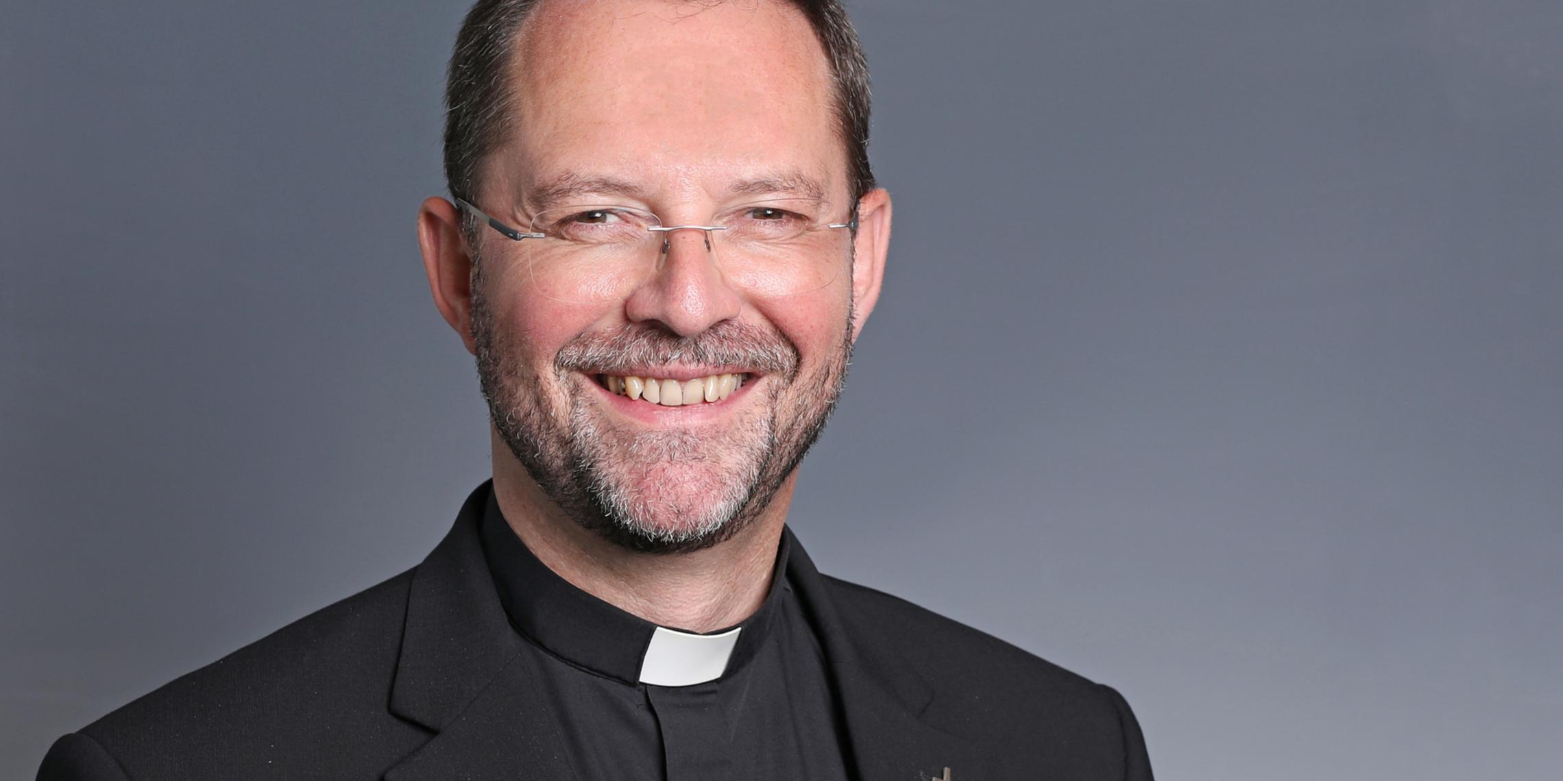 „Die Seelsorge ist längst nicht mehr an den Kirchturm gebunden, sondern entfaltet sich in vielfältigen, auch selbst organisierten Orten von Kirche, die wir in Zukunft stark fördern werden“, sagt Dr. Andreas Frick, Generalvikar des Bistums Aachen.