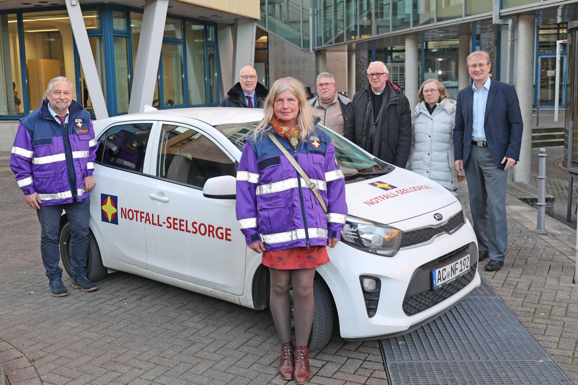Notfallseelsorge Aachen (v.l.n.r.): Diakon Eckard Weimer (Leitung der Notfallseelsorge), Pfarrer Ulrich Schuster (Vorsitzender des Kuratoriums), Gemeindereferentin Rita Nagel (Leitung der Notfallseelsorge), Pastoralreferent Norbert Franzen (stv. Vorsitzender des Kuratoriums), Pfarrer Rainer Thoma (Bistum Aachen), Marianne Helbig (Mitglied des Kuratoriums), Dezernent Gregor Jansen (StädteRegion Aachen).
