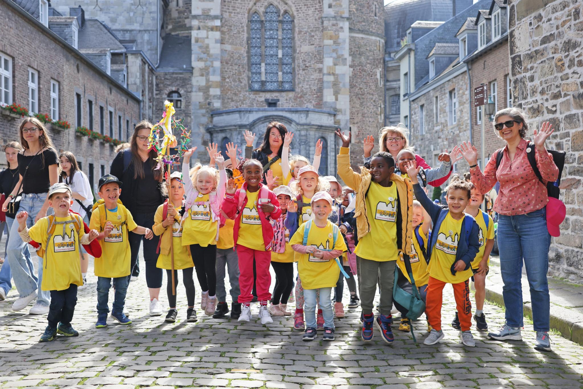 Unterwegs beim 12. Aachener Kinderpilgertag - Die Vorschulkinder des pro-futura Familienzentrums St. Peter und Paul aus Eschweiler