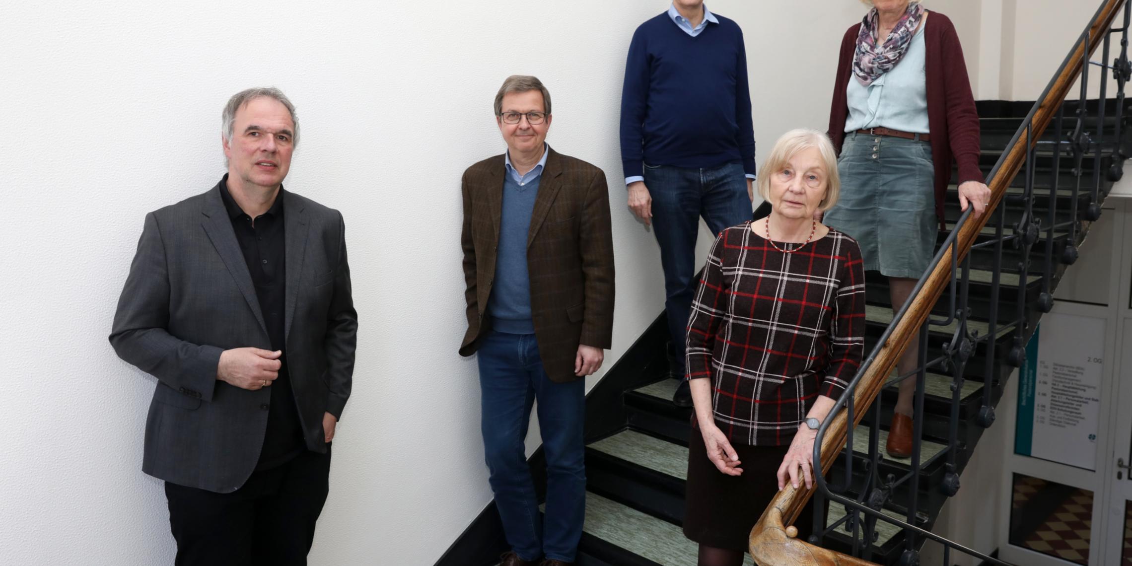 Konsequenz aus dem Missbrauchs-Gutachten – Fünf unabhängige Ansprechpersonen stehen ab sofort zur Verfügung: (v.l.) untere Reihe: Ekkehard Höhl, Rainald Rambo und Monika Meinhold. (v.l.) obere Reihe: Martin van Ditzhuyzen und Dr. Christina Engels.