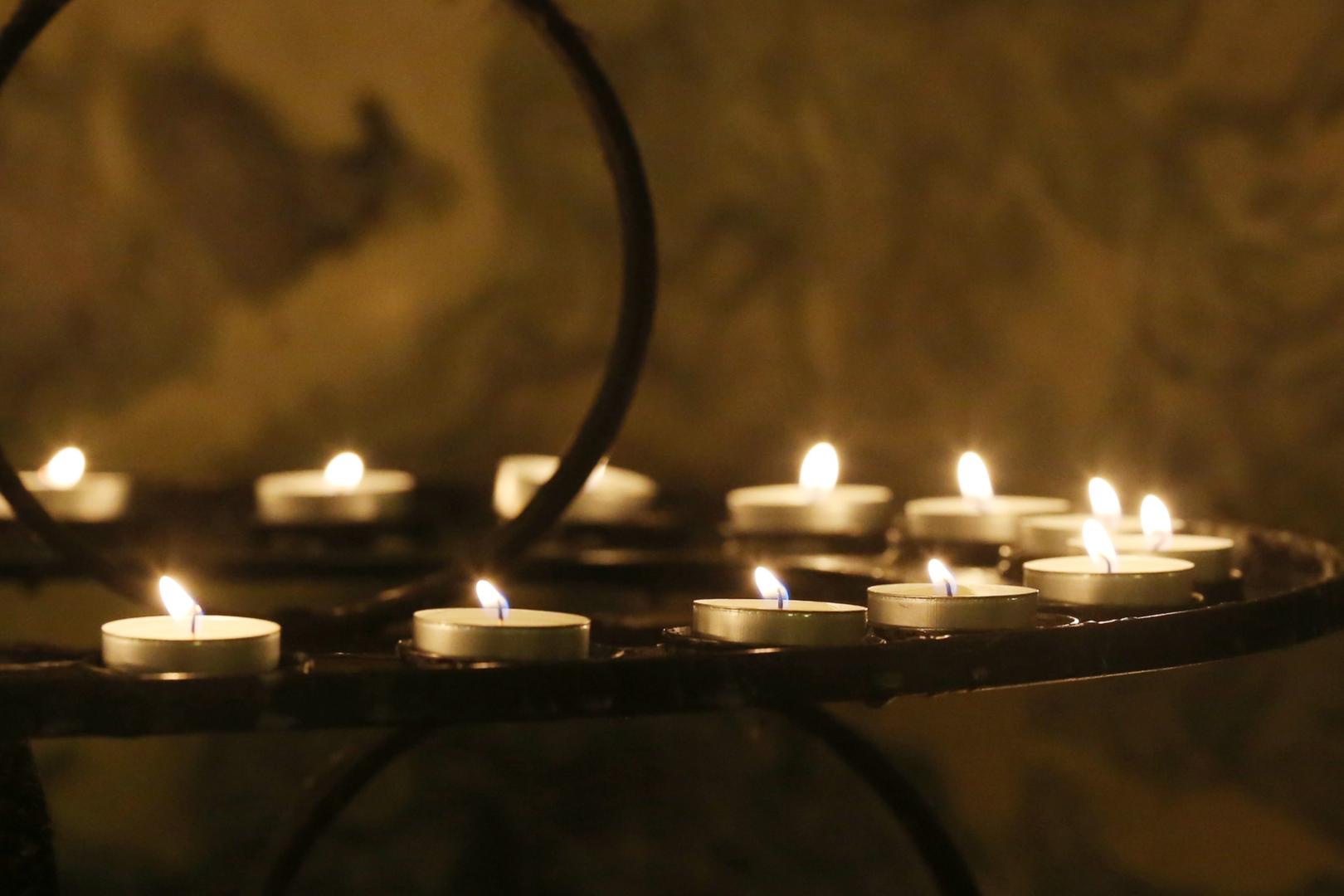 Kerzen im Aachener Dom (c) Domkapitel Aachen/Andreas Steindl