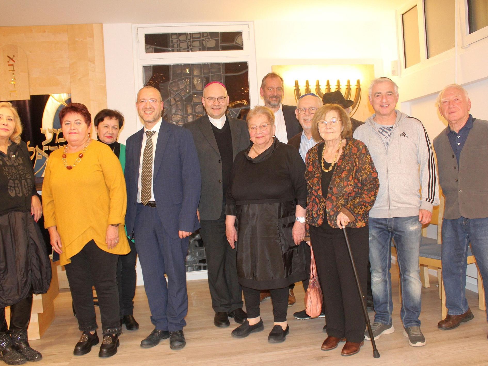 Bischof Dr. Helmut Dieser besucht die Synagoge in Mönchengladbach