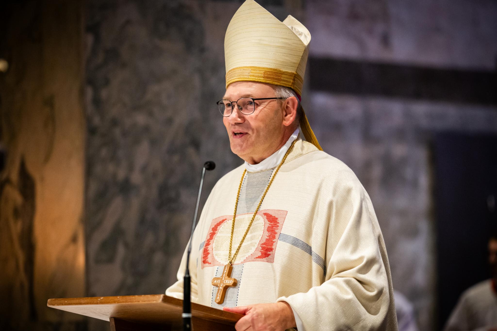 Lange Tradition: Bischof Helmut Dieser feierte mit Soldatinnen und Soldaten einen Friedensgottesdienst zum Weltfriedenstag.