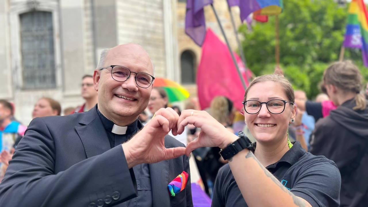 Bischof Dr. Helmut Dieser und Christina Pütz, Synodale Jugendreferentin im Kirchenkreis Aachen