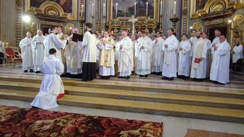 Diakonen- und Priesterweihe in der Kirche Sant’ Ignazio zu Rom.