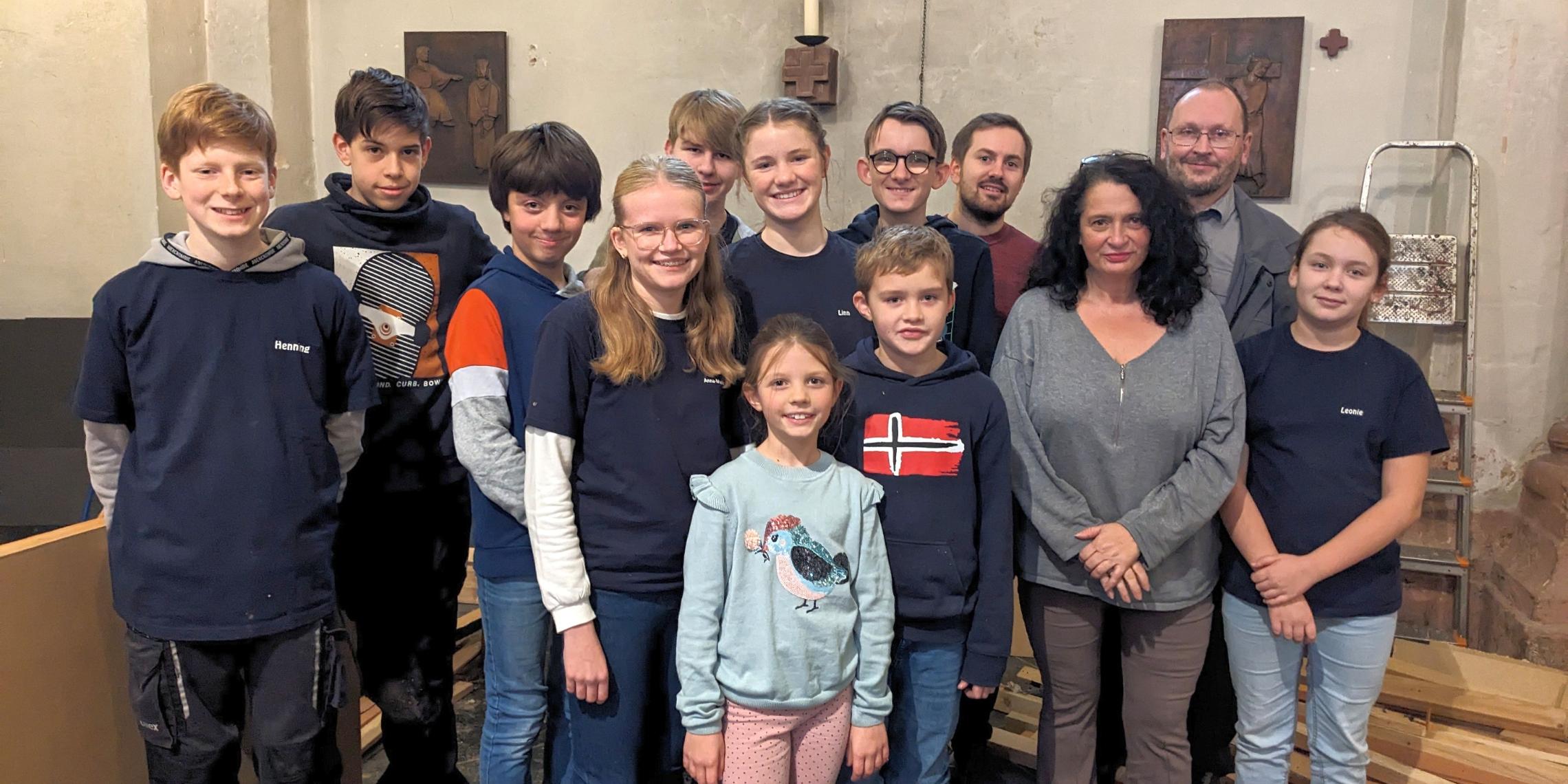 Setzen seit 2003 die Krippe von St. Johannes Baptist kreativ in Szene: die Messdienerinnen und Messdiener.