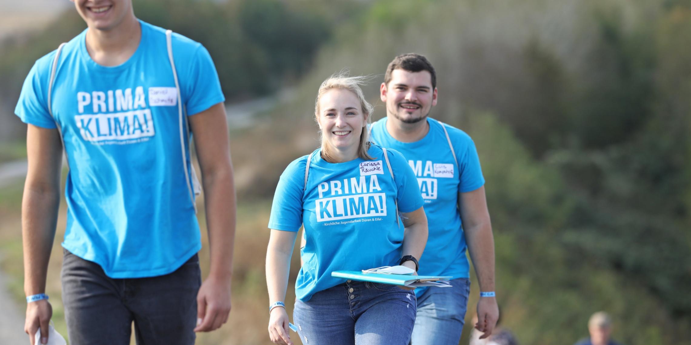 Sie wollen die Welt nachhaltig verändern: Luis Kampshoff, Larissa Räuchle und Daniel Schmitz haben den Jugendgottesdienst vorbereitet. Sie sind das 'Prima Klima'-Team. Foto: Bistum Aachen / Andreas Steindl
