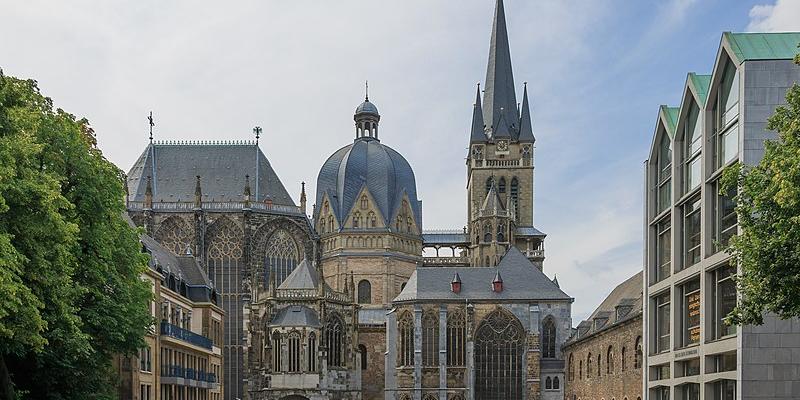 Aachen_Germany_Imperial-Cathedral-01_wikimedia commons_Photo by CEphoto, Uwe Aranas (c) Photo by CEphoto, Uwe Aranas_wikimedia commons