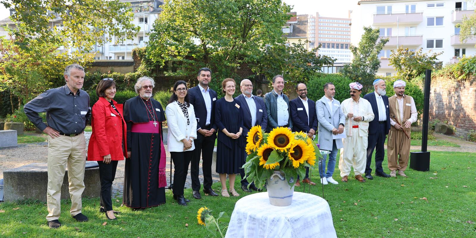 Gruppenfoto Mitwirkende der multireligiösen Feier in Köln (c) Maria Hungerkamp, Claus Lücker