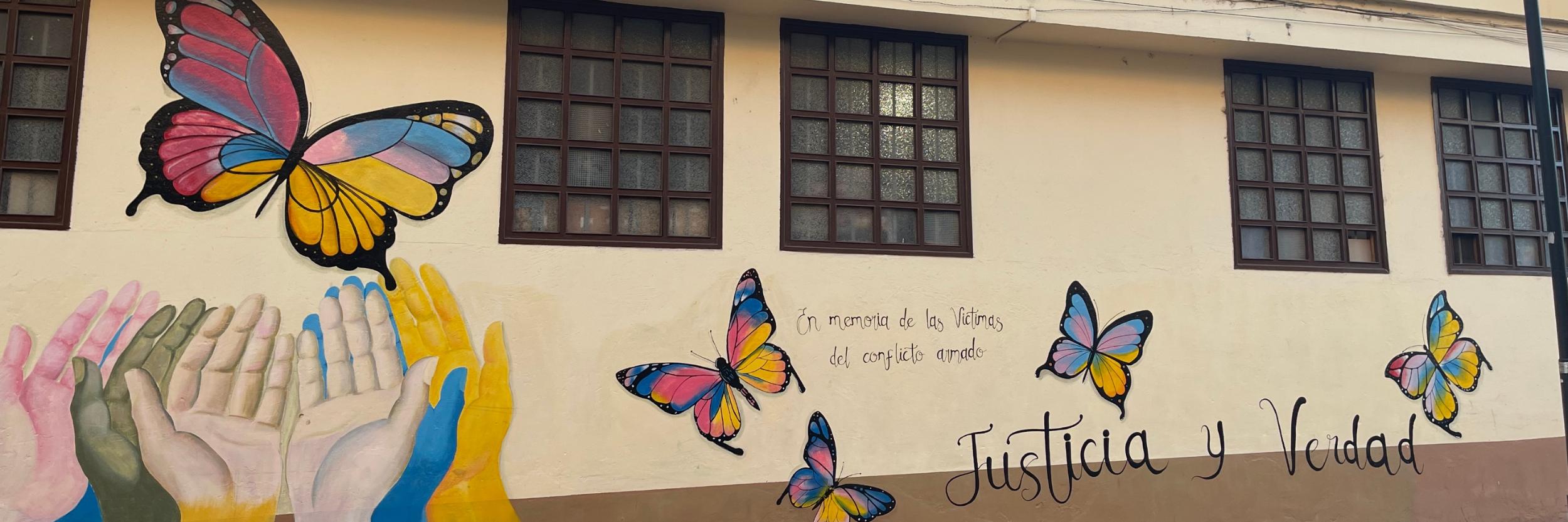 Wandbild in Chiquinquirá: 'Gerechtigkeit und Wahrheit. In Erinnerung an die Opfer des bewaffneten Konflikts'