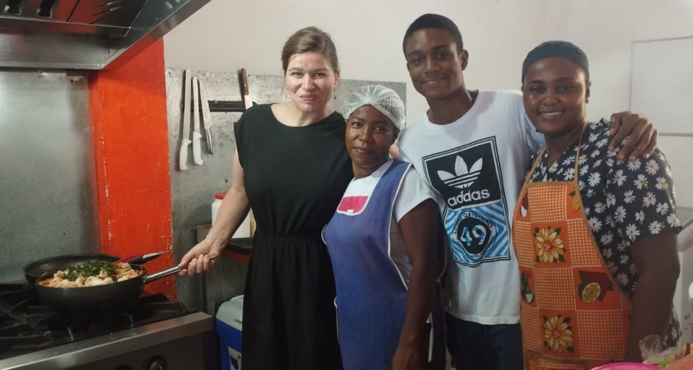 Sterneköchin Antje de Vries zu Besuch im CENTRO AFRO. (c) privat