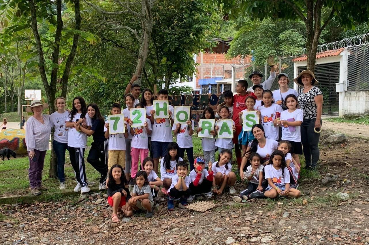 Die an der 72-Stunden-Aktion Beteiligten von Concern Universal in Ibagué.