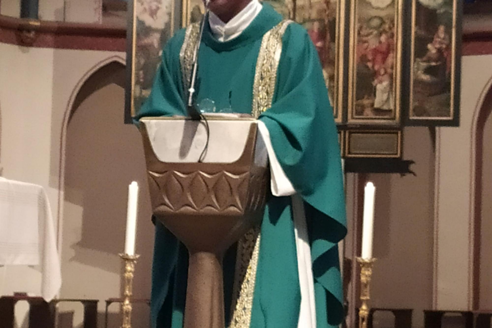 Padre Luis Carlos bei der Sonntagsmesse in St. Donatus, Aachen am 12.9.21
