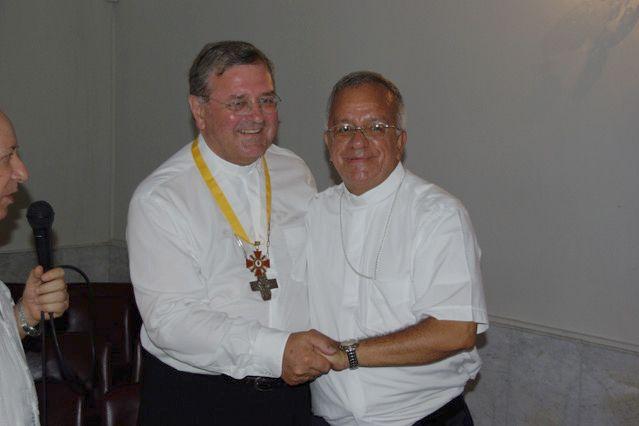 Der neuernannte Kardinal Jiménez bei einem Kolumbienbesuch von Bischof Heinrich Mussinghoff