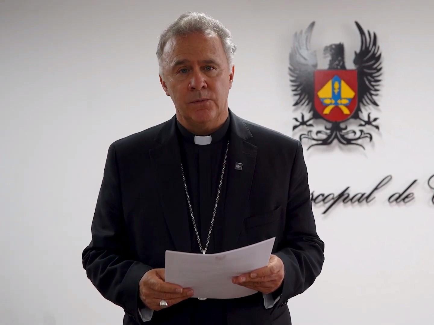 Mons. Germán Medina Acosta bei der Verlesung des Statements der kolumbianischen Bischofskonferenz.