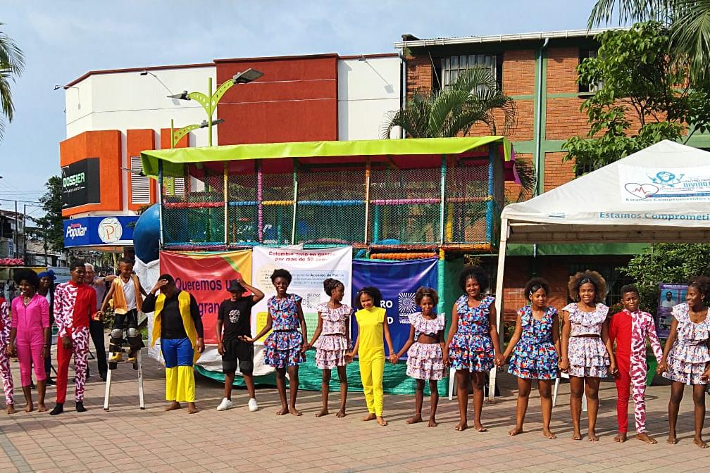 Jugendliche des Centro Afro bei einer Kundgebung in Tumaco zur Woche für den Frieden 2022