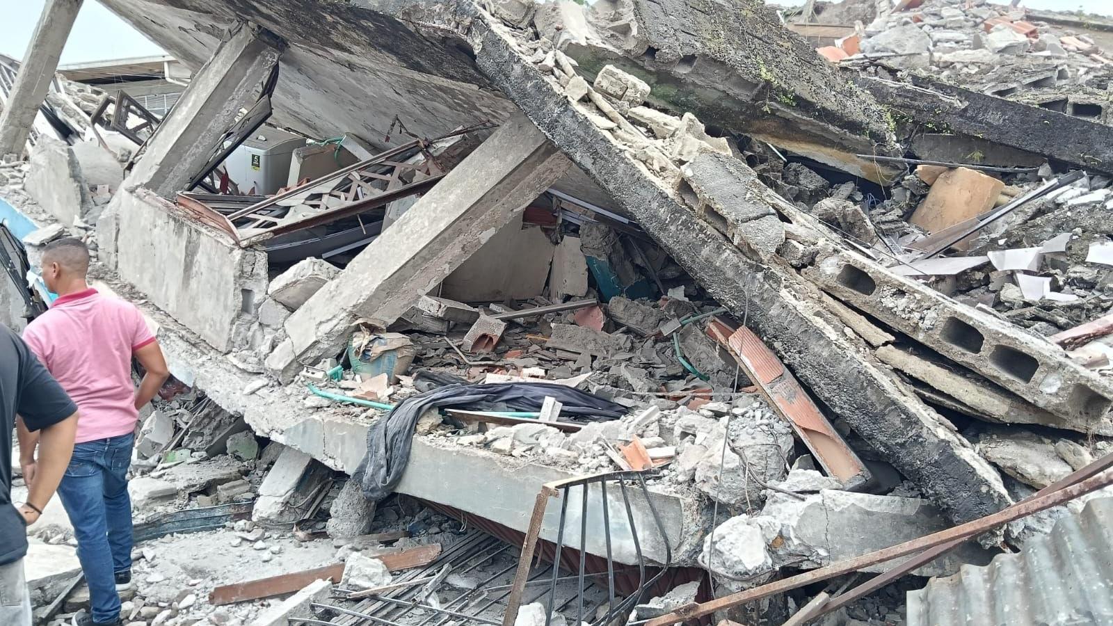 Unter den Trümmern der vom Erdbeben getroffenen Städte in Westkolumbien werden noch viele Vermisste vermutet.