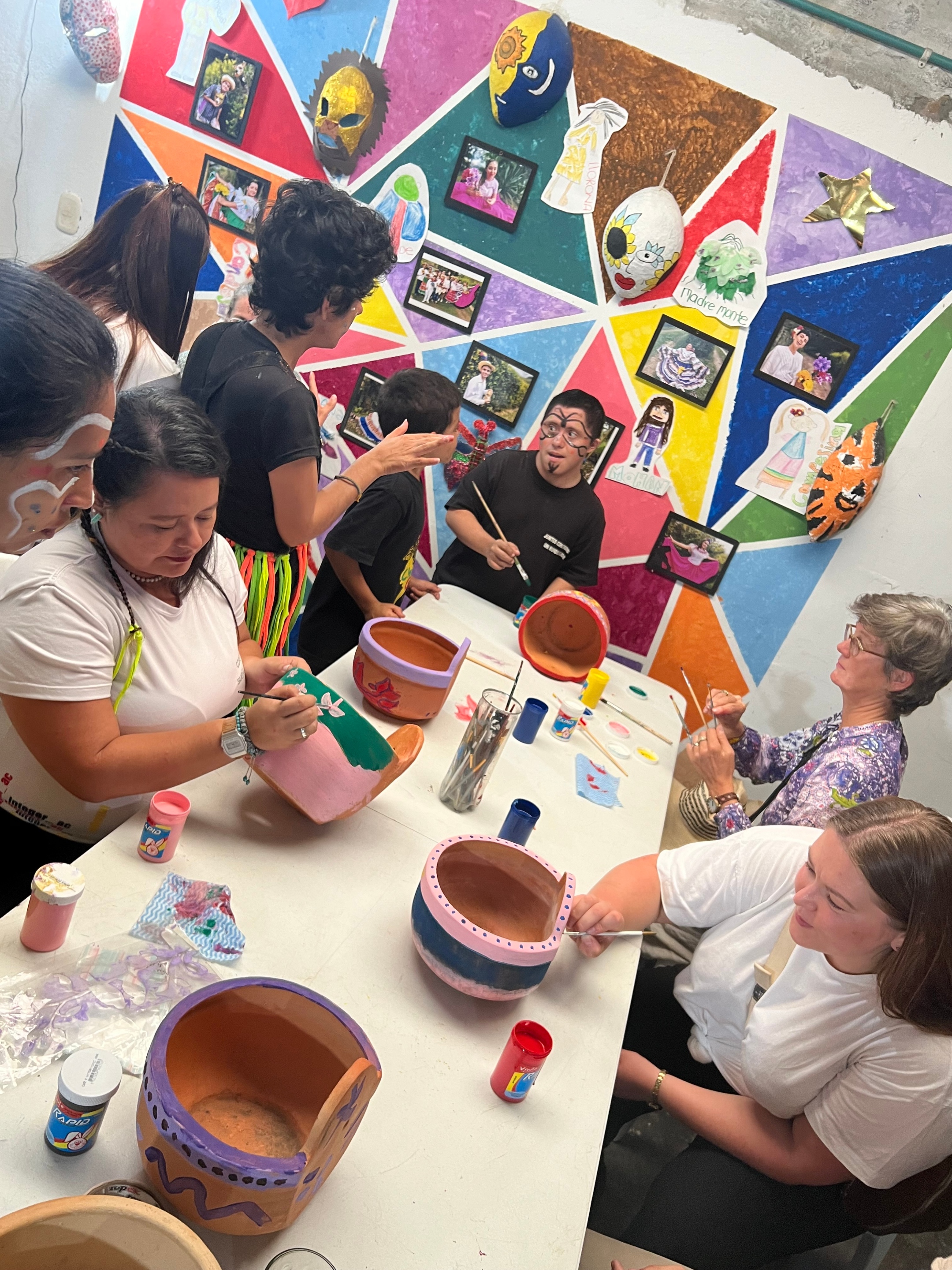 Jetzt wird´s bunt: Bei der Gruppe 'sin limites' entdecken Kinder und Jugendliche inklusiv Werte des Miteinanders.