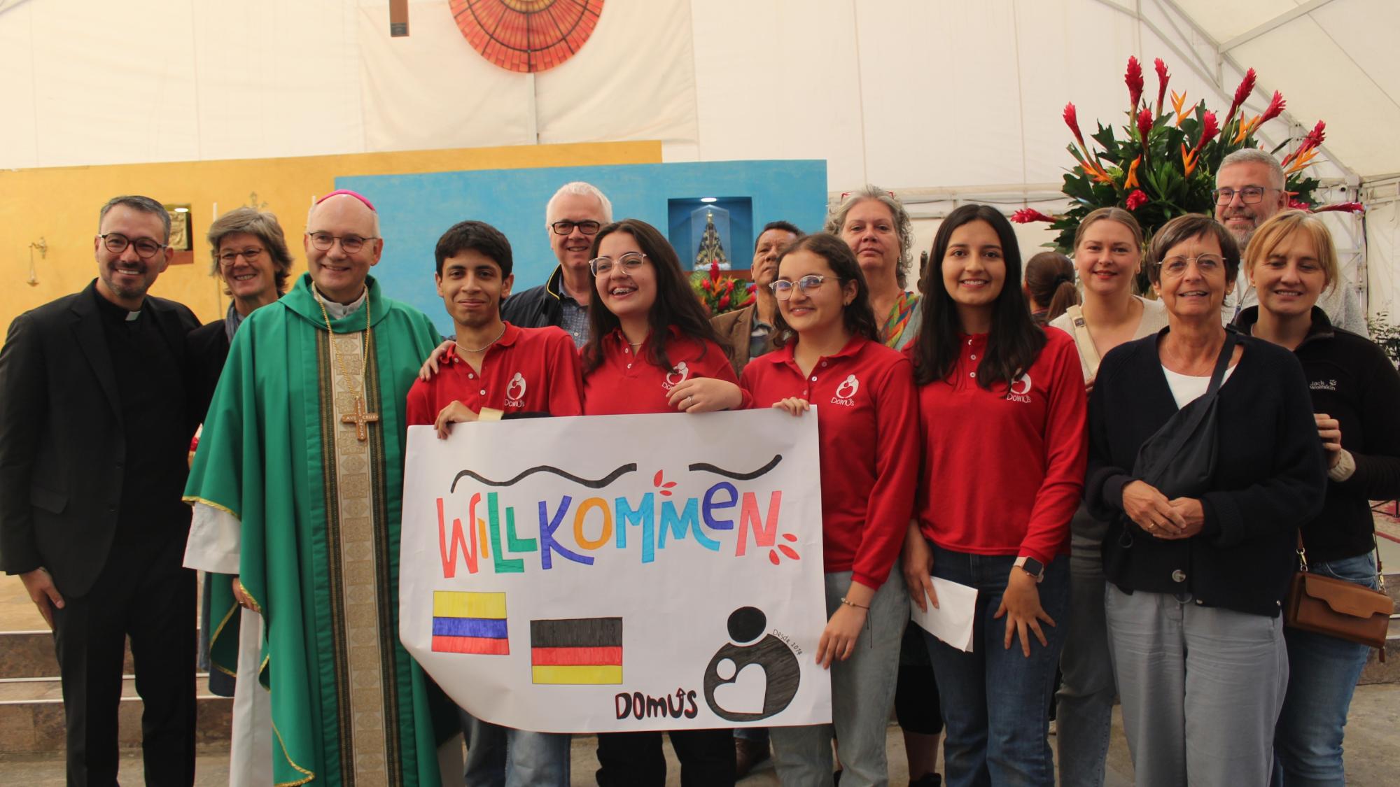 Die Großstadtpfarrei Nuestra Señora de Aparecida befindet sich noch im Aufbau und hält ihre Gottesdienste  an einem provisorischen Ort ab.