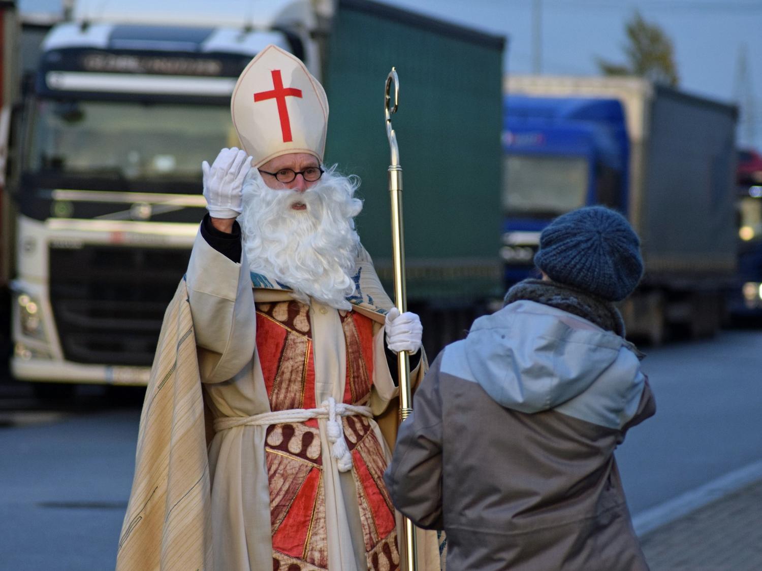 Nikolaus überrascht Fernfahrer:innen