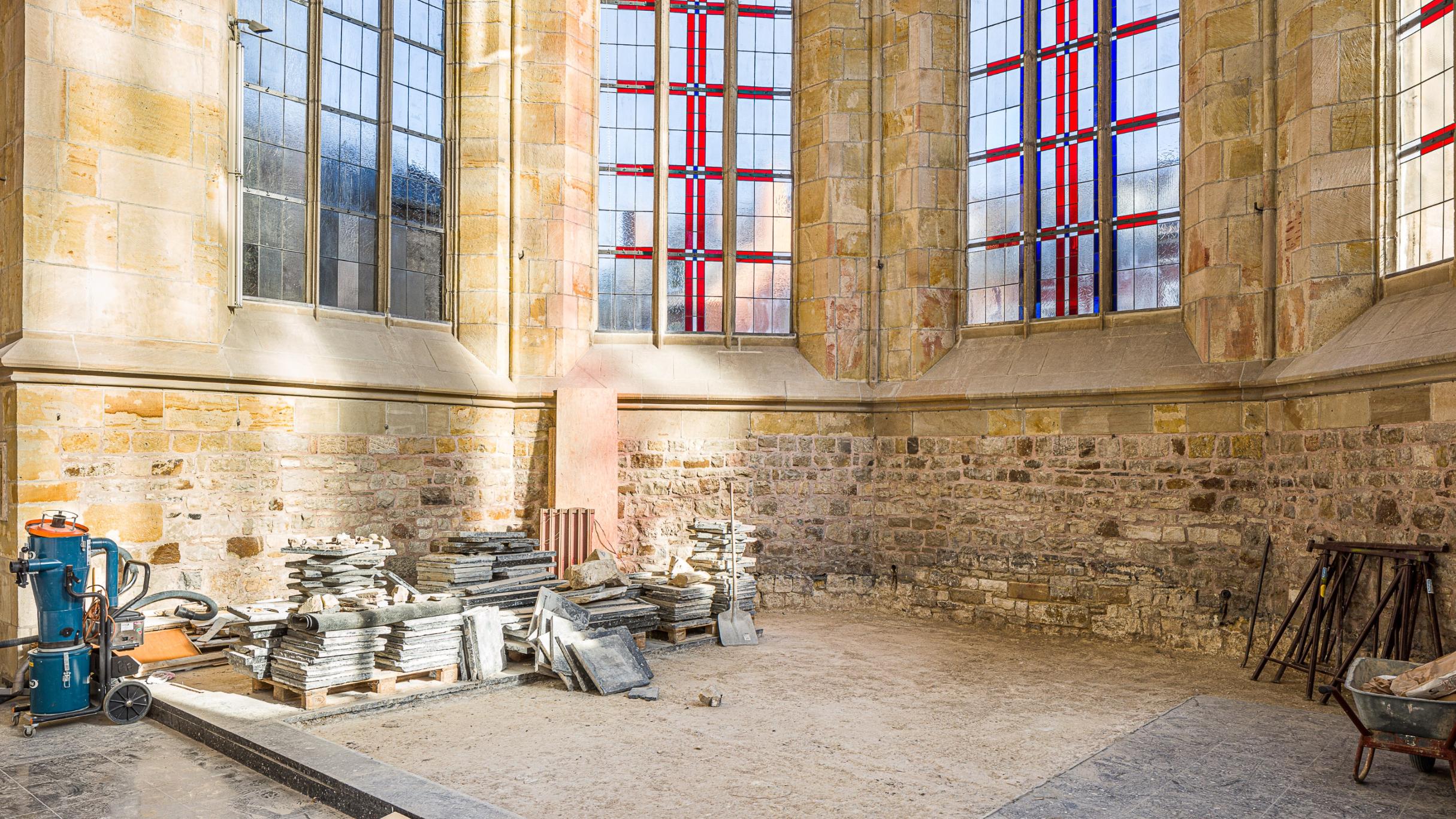 Bauarbeiten im Kirchenschiff