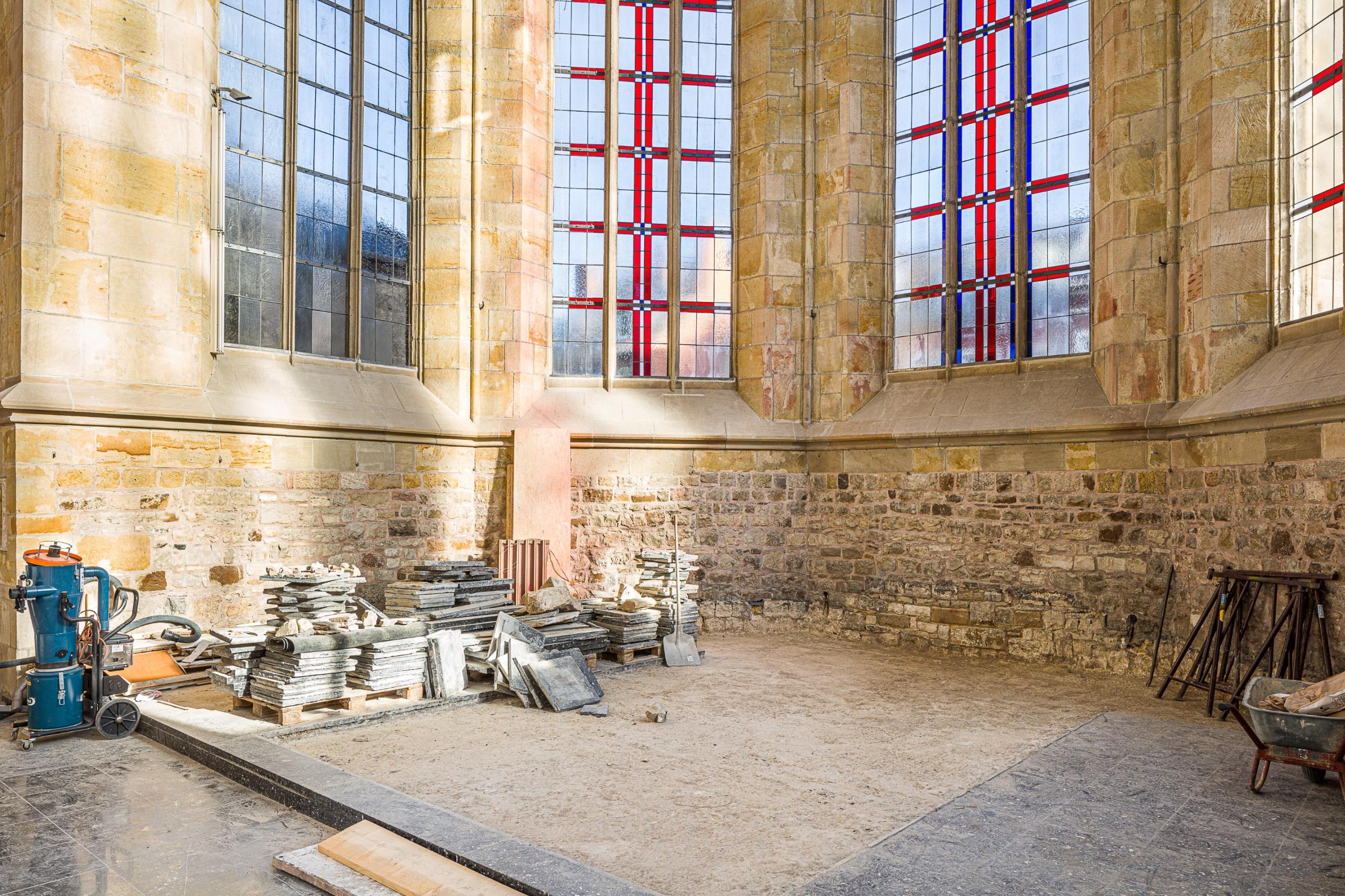 Bauarbeiten im Kirchenschiff