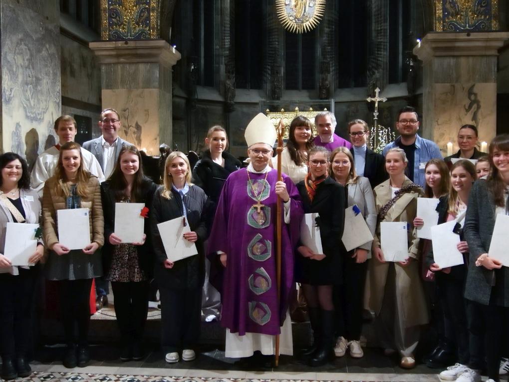 23 junge Religionslehrkräfte erhalten die kirchliche Lehrbeauftragung  (März 2025)