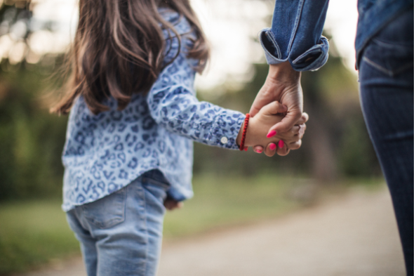Kind an der Hand