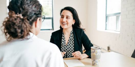 Beratung Frau Gespräch