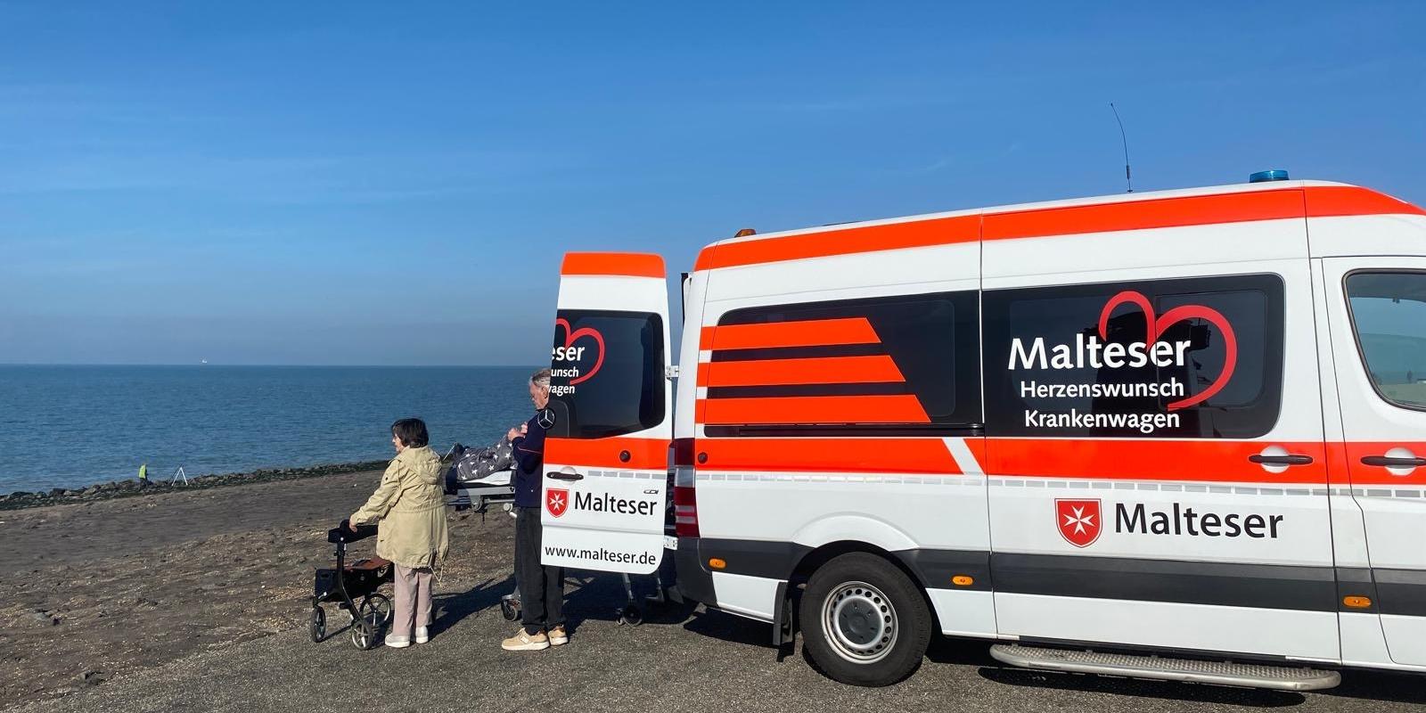Herzenswunsch-Krankenwagen am Meer