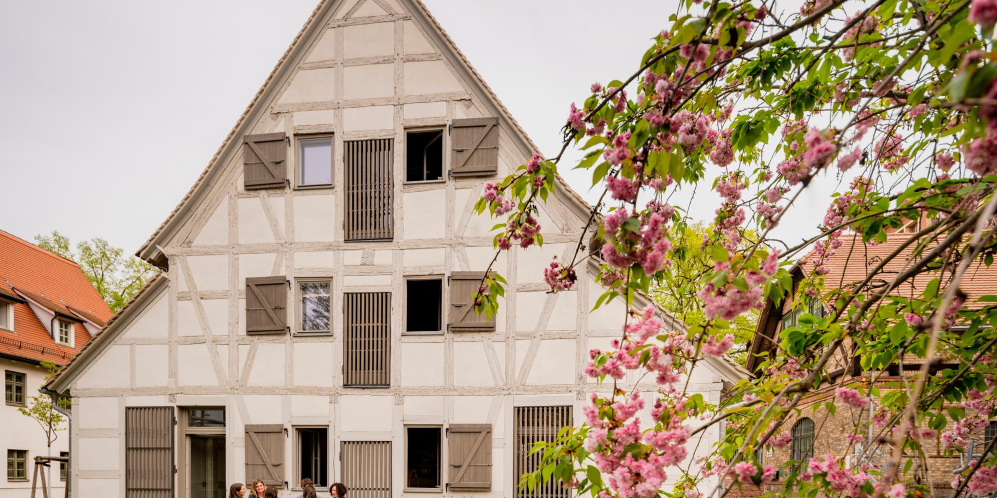 Sitz der Stiftung, Scheune auf dem Gelände der Franckeschen Stiftungen in Halle (Saale)