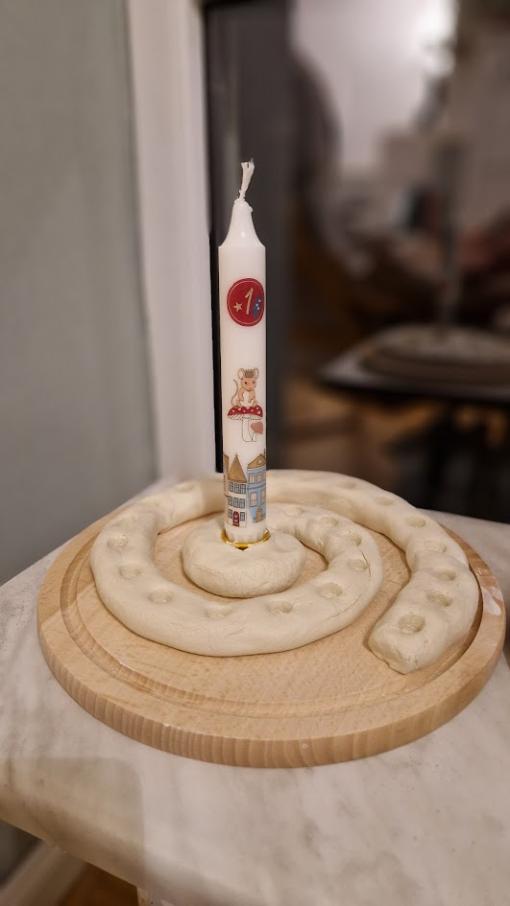 Adventsspirale zum selberbasteln aus Salzteig mit Kerze