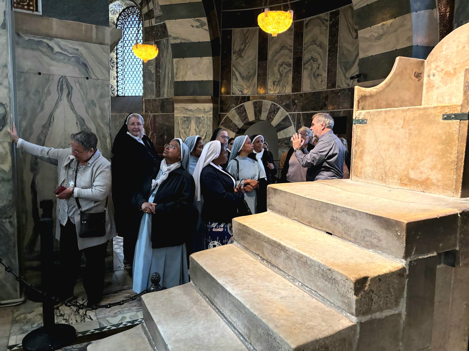 Besuch des Aachener Königsthrons