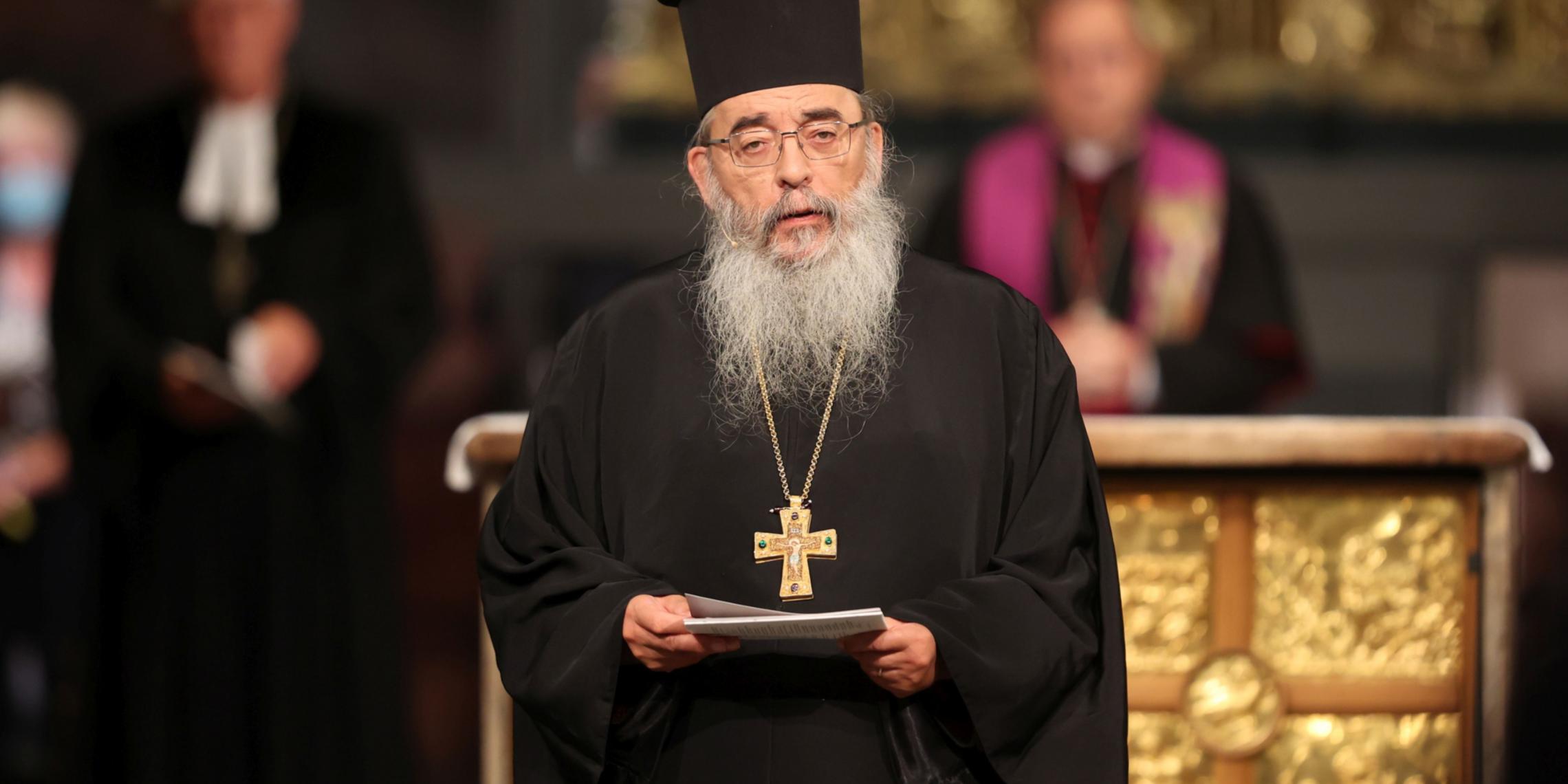 Erzpriester Radu Constantin Miron vor dem Vaterunser