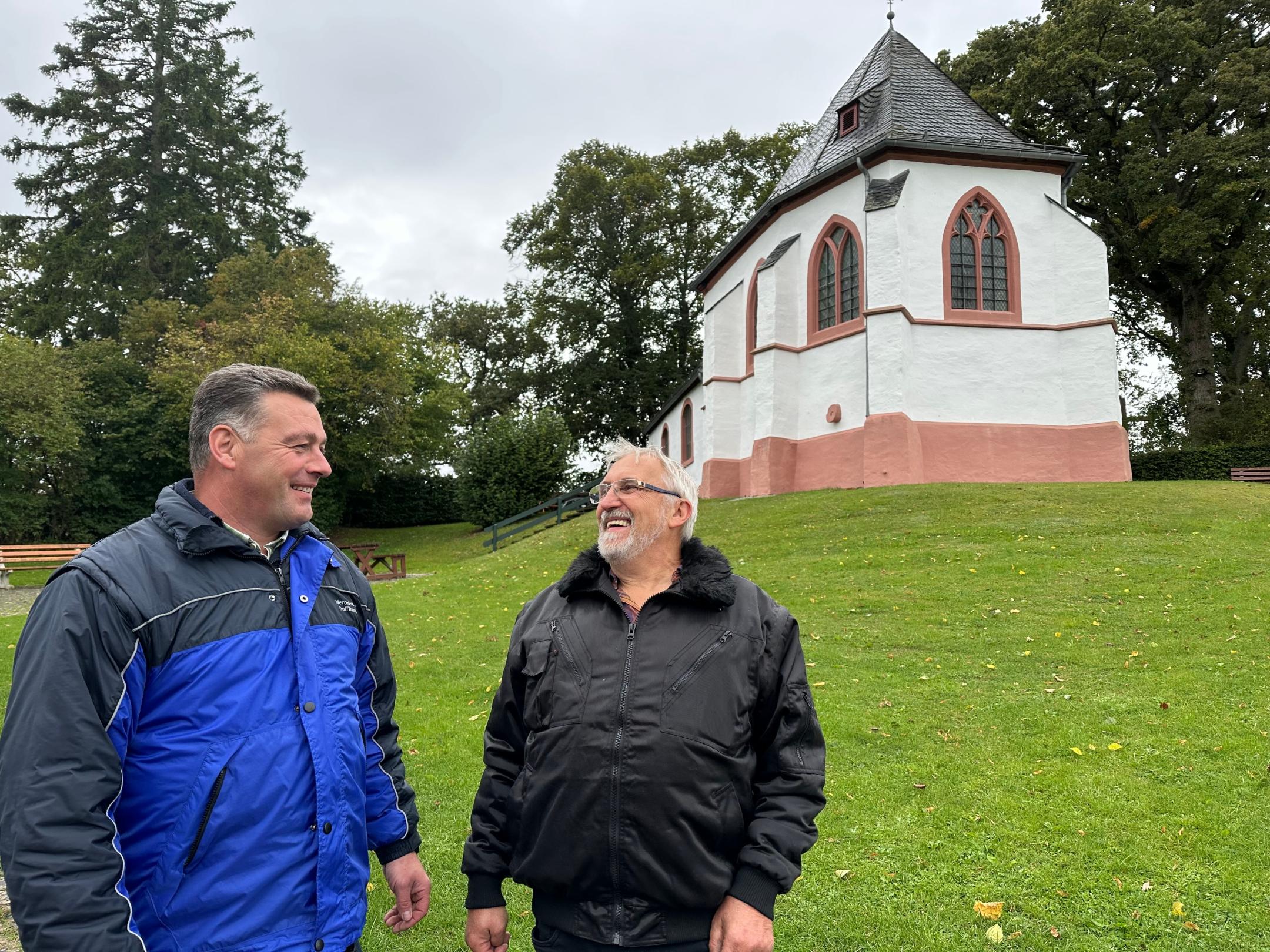 Stefan Hansen (links) ist Gründungsmitglied und Vorsitzender des Fördervereins Ahekapelle und Kirche Engelgau; sein Stellvertreter ist seit der jüngsten Mitgliederversammlung Gerhard Mayer.