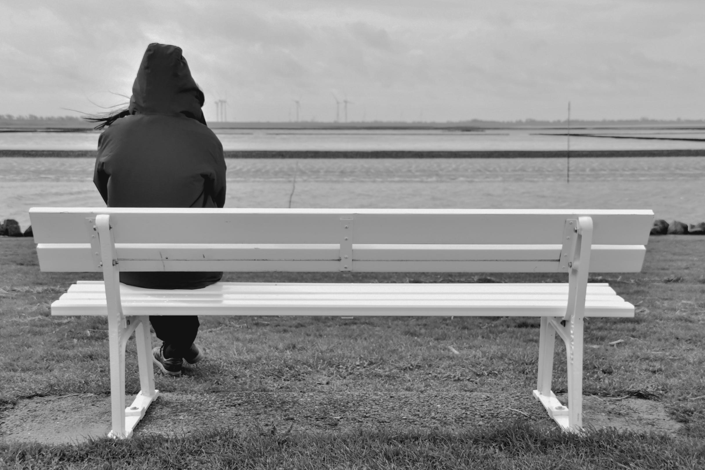 am-ufer-des-sees-sw_by_Yohanes_Vianey_Lein_pfarrbriefservice