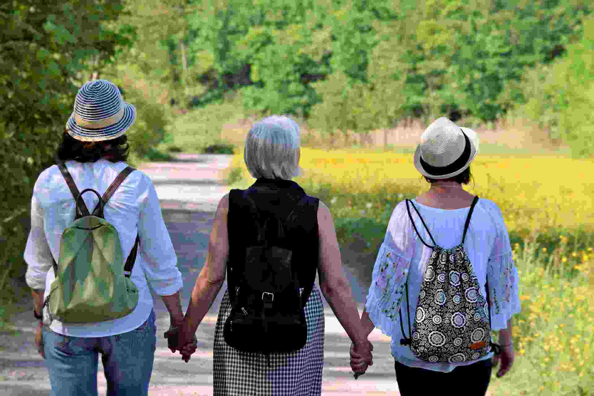 happy-mothers-day-g83ec04b0b_1920