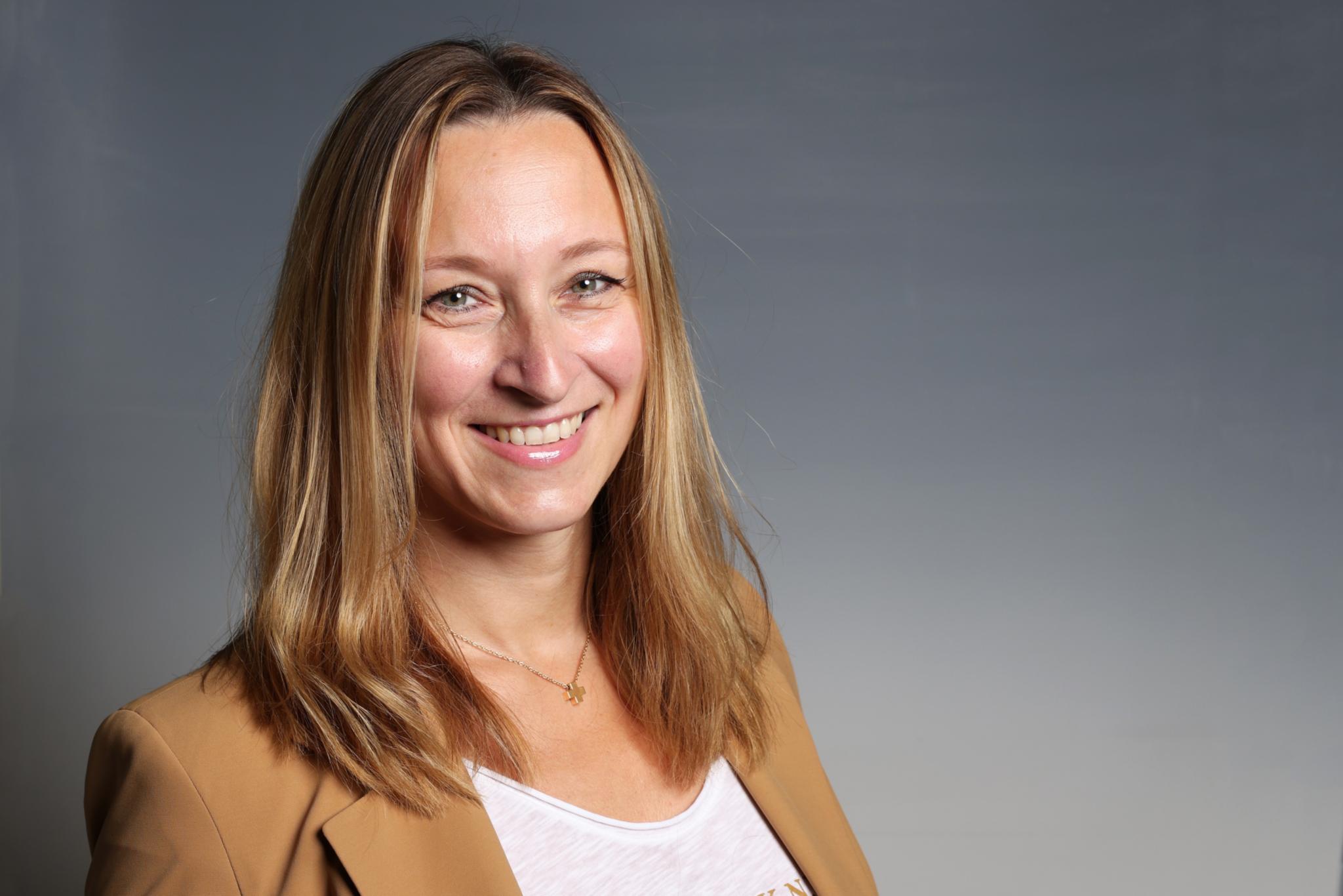Claudia  Schlösser