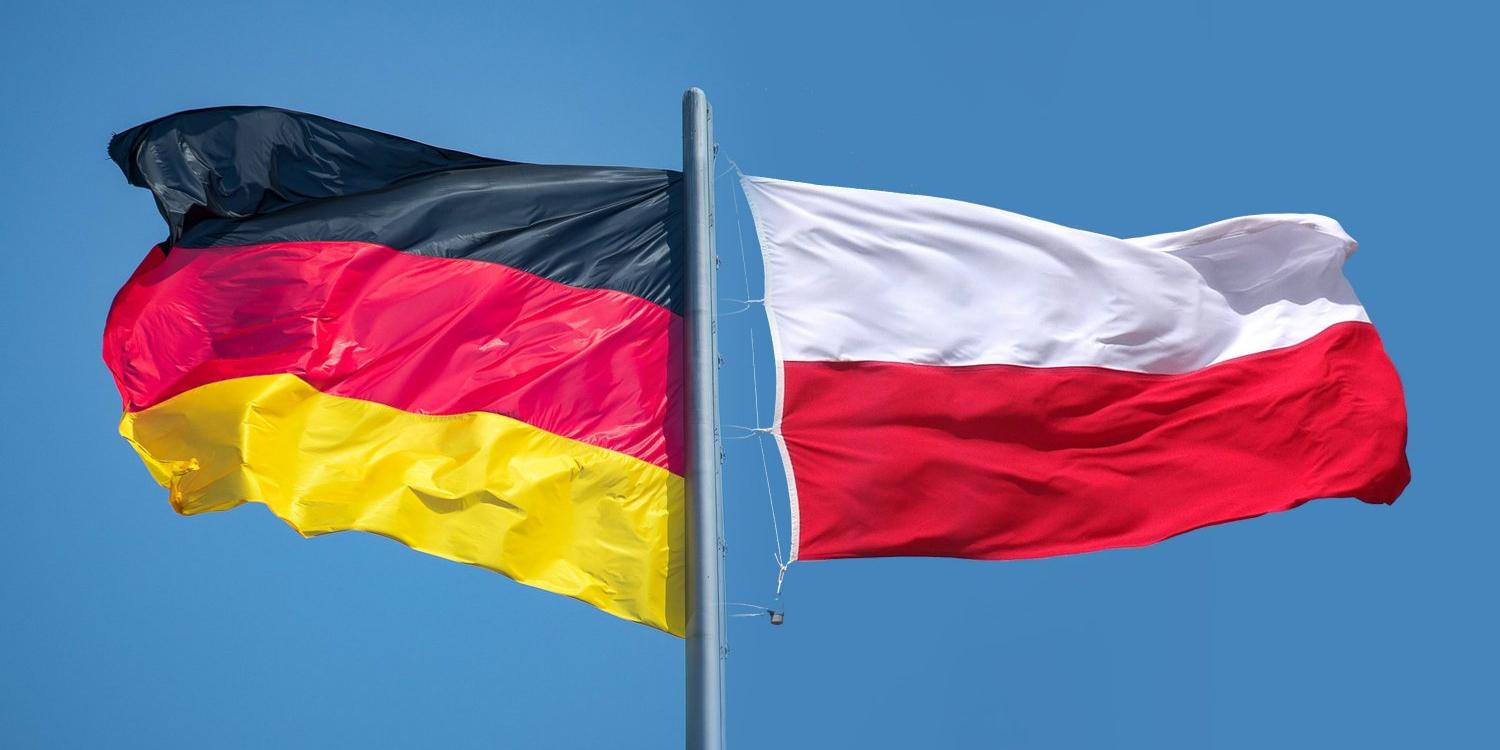 Deutsche und polnische Flagge.